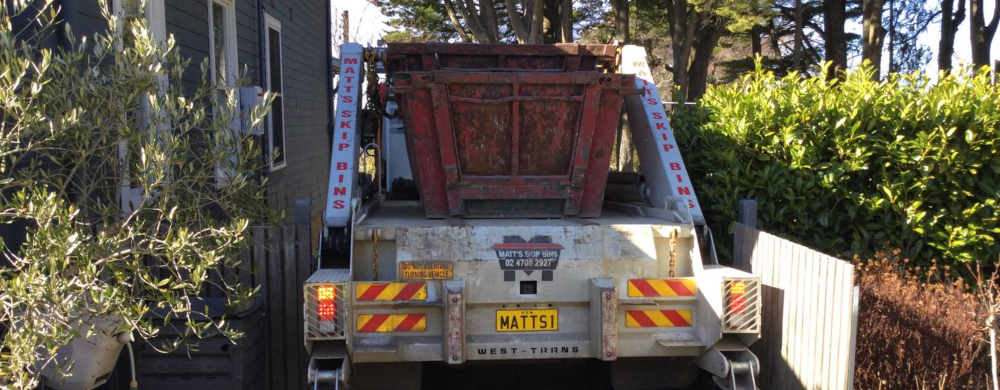 Dirt & clay waste skip bin